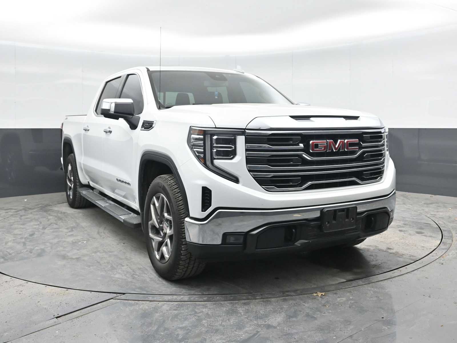 Used 2023 GMC Sierra 1500 SLT w/ SLT Premium Package AWD/4WD image 7