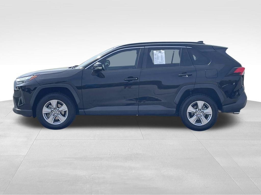 Used 2022 Toyota RAV4 XLE w/ Convenience Package image 7