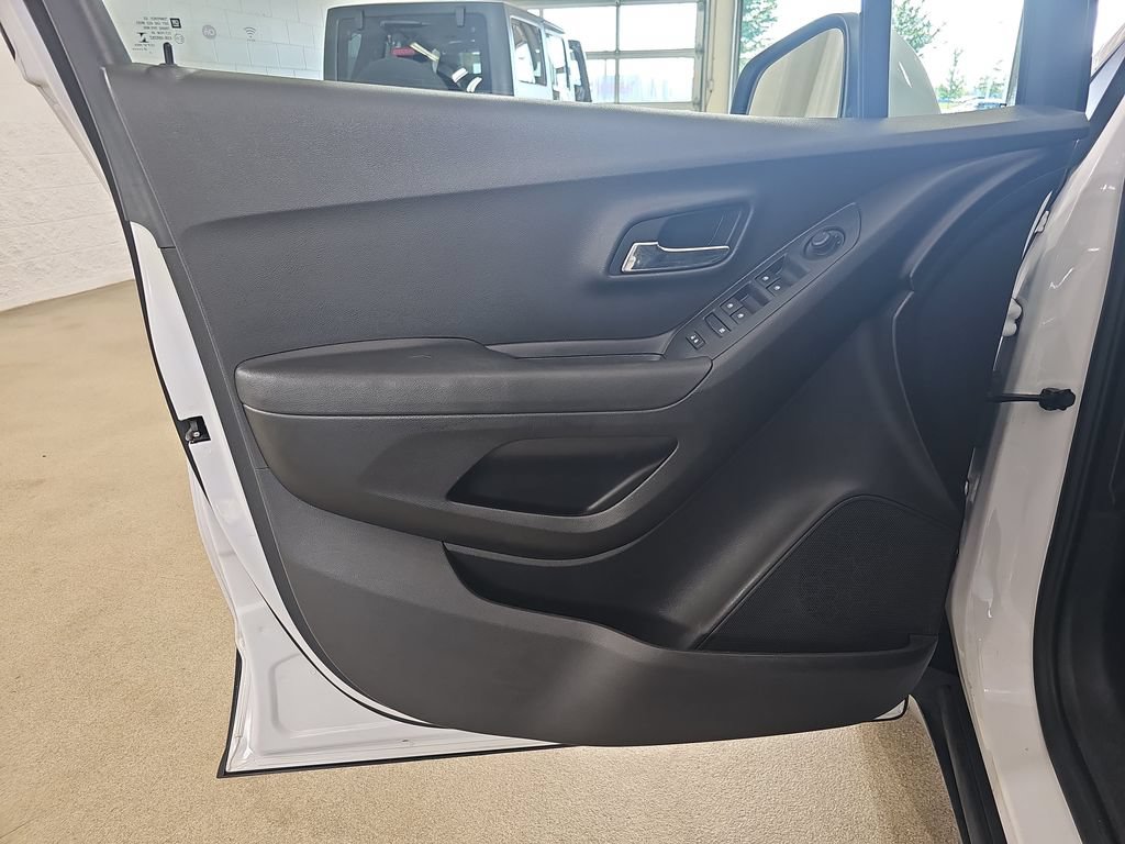 Used 2019 Chevrolet Trax LS w/ Tint and Cruise Package FWD image 31