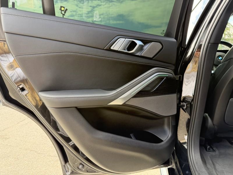 Used 2024 BMW X6 xDrive40i w/ Premium Package image 14