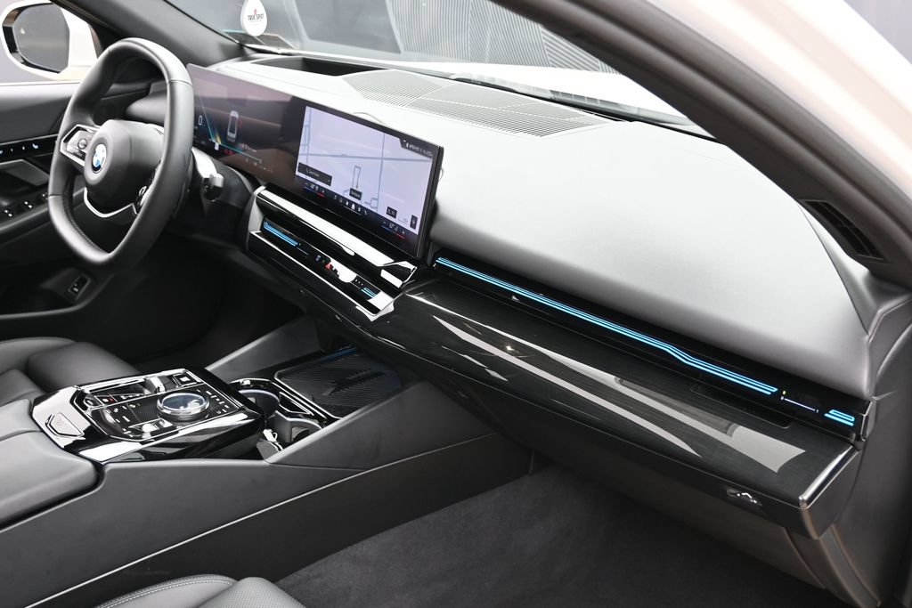 Used 2025 BMW 530i RWD image 37
