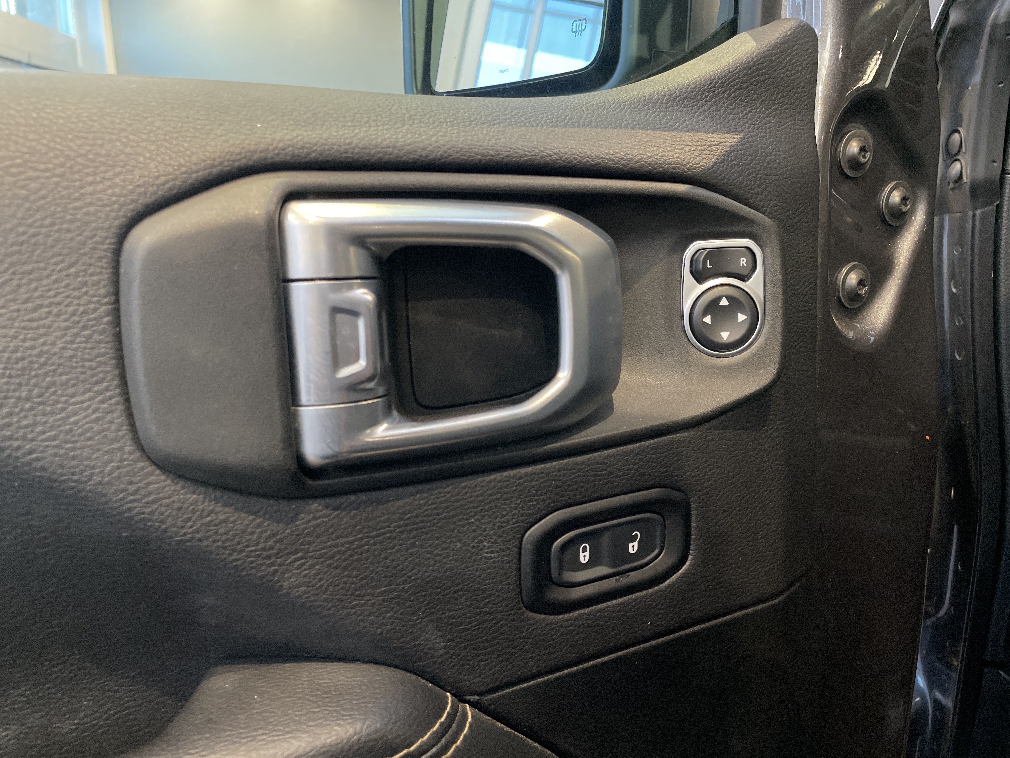 Used 2021 Jeep Gladiator Overland w/ Popular Equipment Package AWD/4WD image 15