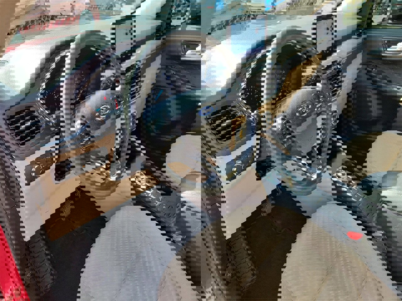 Used 2020 Ford Escape SE image 15