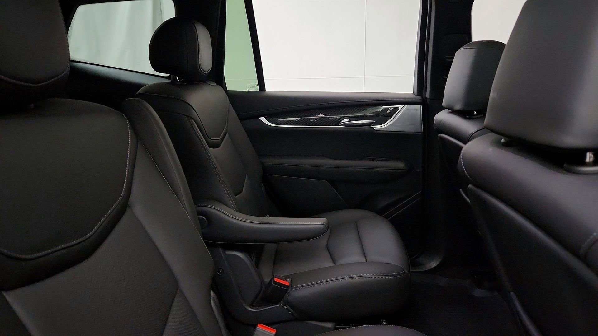 Certified 2024 Cadillac XT6 Sport w/ LPO, Floor Liner Package AWD/4WD image 24