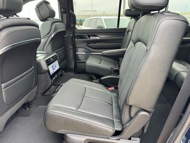 New 2026 Jeep Grand Wagoneer Summit w/ Premium Group III AWD/4WD image 35
