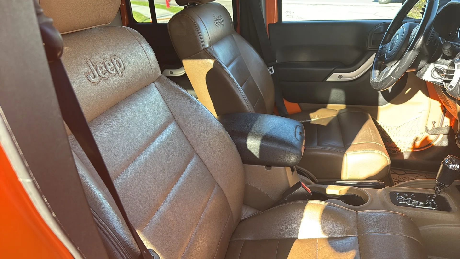 Used 2012 Jeep Wrangler Unlimited Sahara image 7