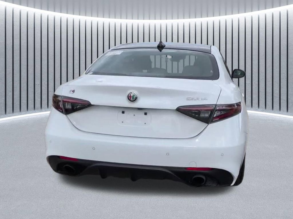 Used 2024 Alfa Romeo Giulia Veloce AWD/4WD image 8