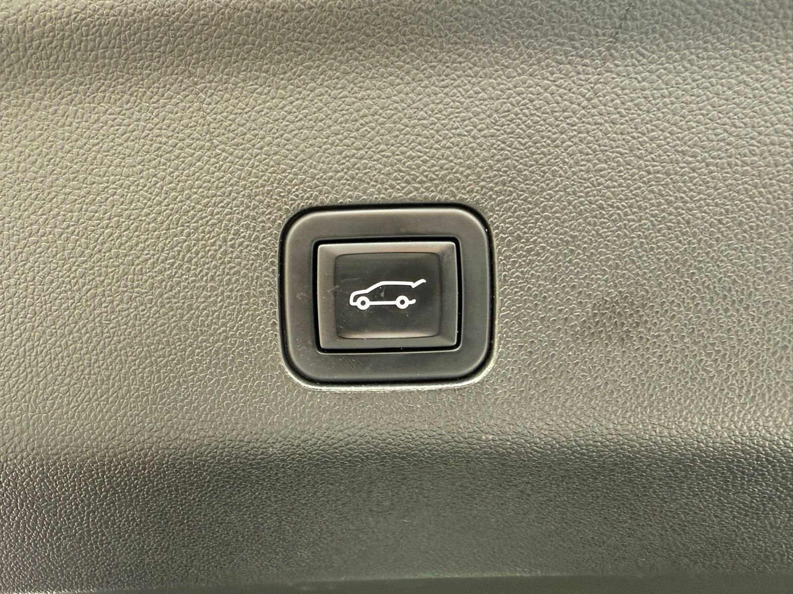 Used 2022 GMC Yukon Denali image 18