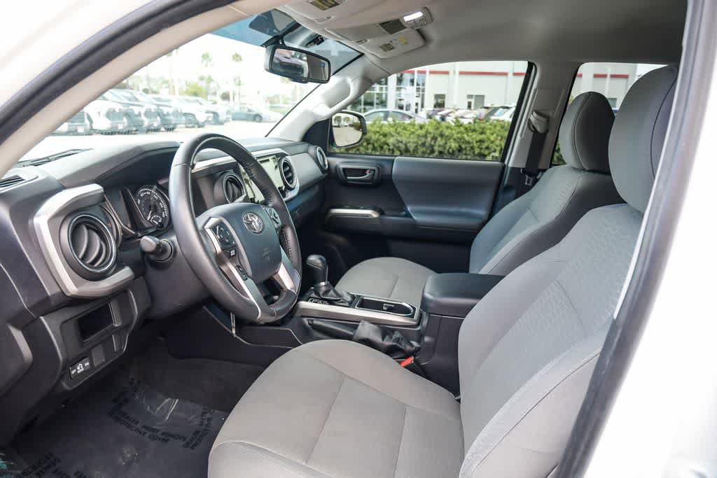 Used 2017 Toyota Tacoma SR5 w/ Tow Package RWD image 16