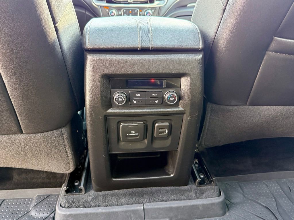 Used 2023 Chevrolet Traverse Premier image 16