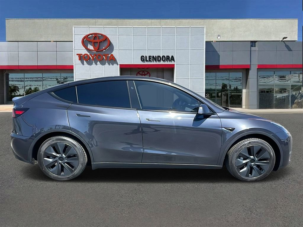 Used 2024 Tesla Model Y Long Range RWD video 2