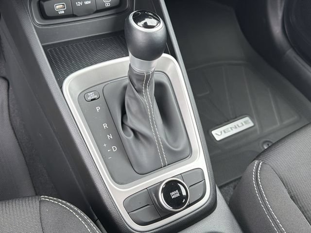 Certified 2025 Hyundai Venue SEL FWD image 31