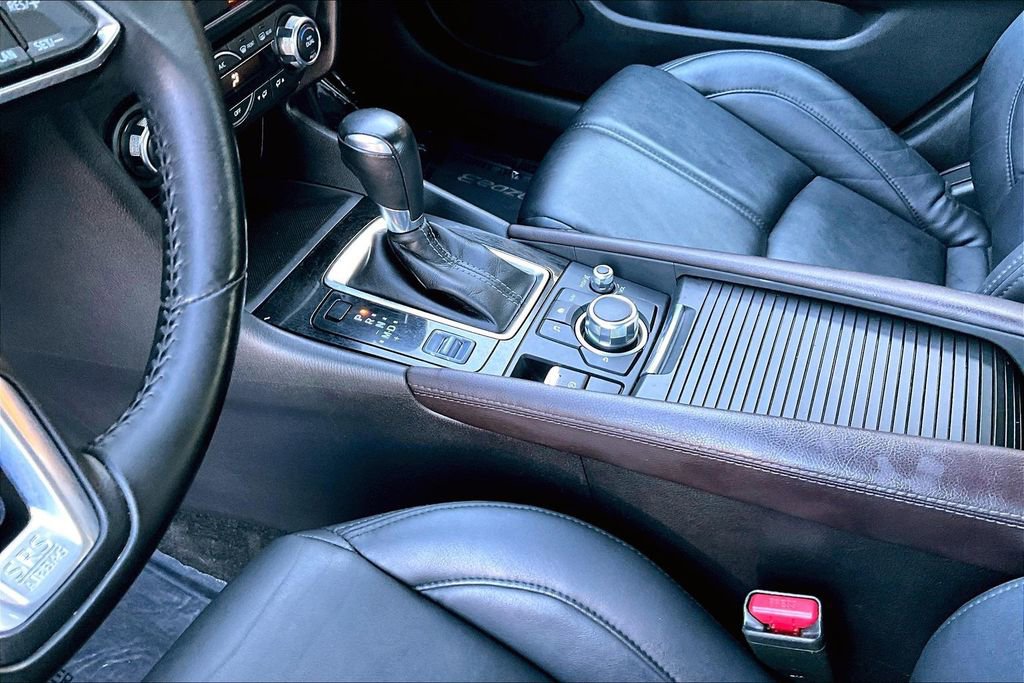 Used 2018 MAZDA MAZDA3 Touring image 18