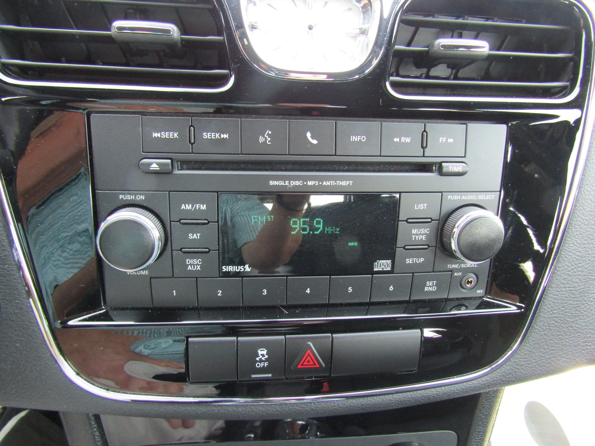 Used 2013 Chrysler 200 Touring FWD image 25