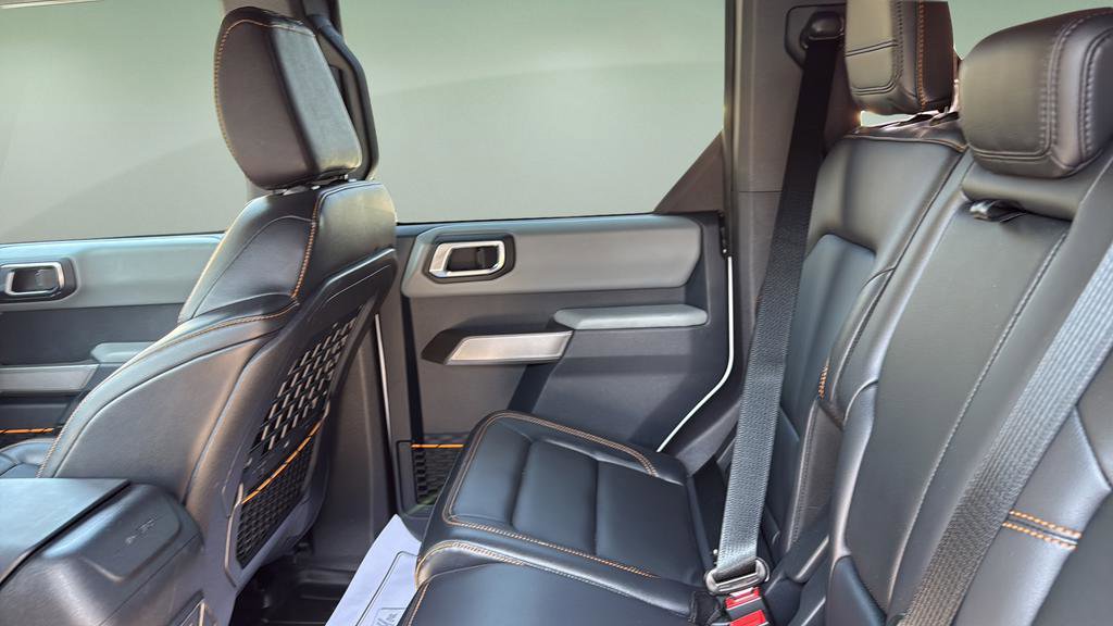 Used 2023 Ford Bronco Badlands image 13