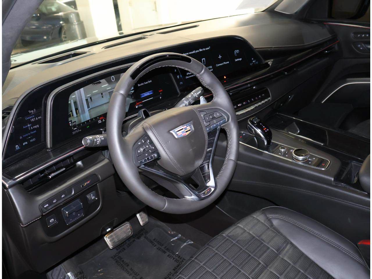 Used 2024 Cadillac Escalade ESV V w/ LPO, ONYX Package AWD/4WD image 9