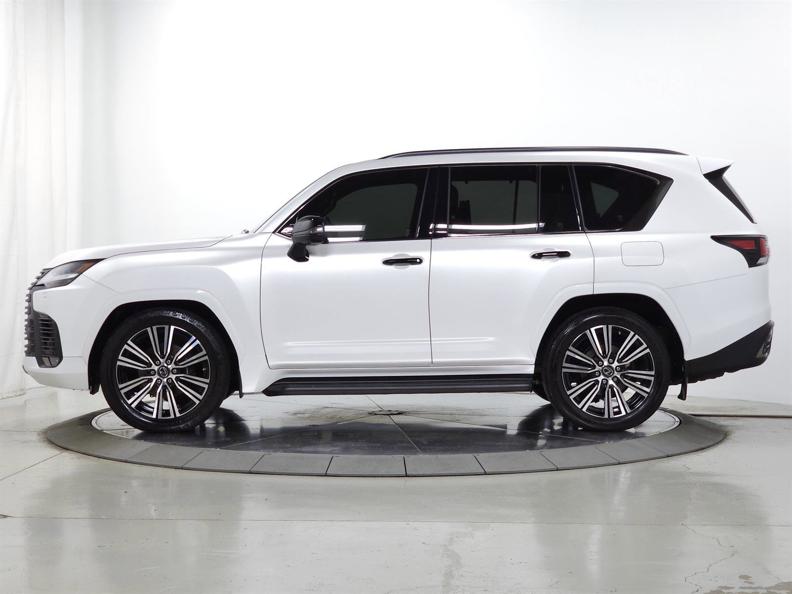 Used 2023 Lexus LX 600 4WD w/ Appearance Package image 5