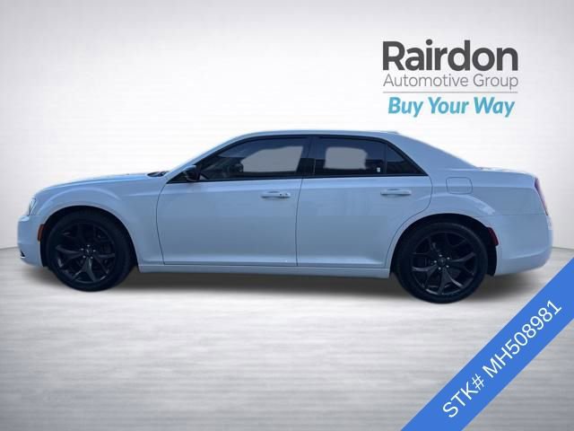 Used 2021 Chrysler 300 Touring w/ Sport Appearance Package image 4