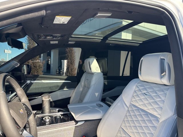 Used 2025 Cadillac Escalade V image 27