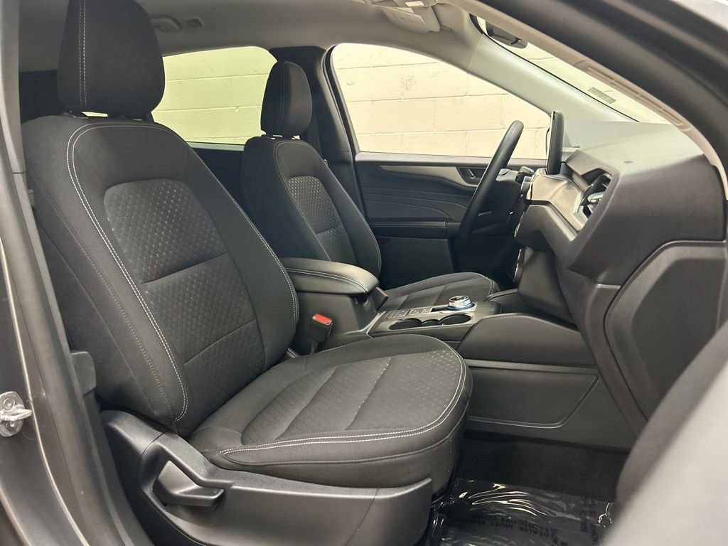 Used 2025 Ford Escape Active AWD/4WD image 10