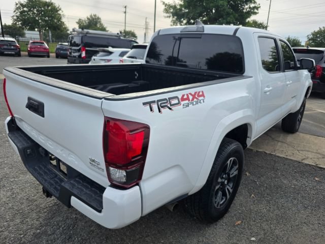Used 2019 Toyota Tacoma TRD Sport AWD/4WD image 4