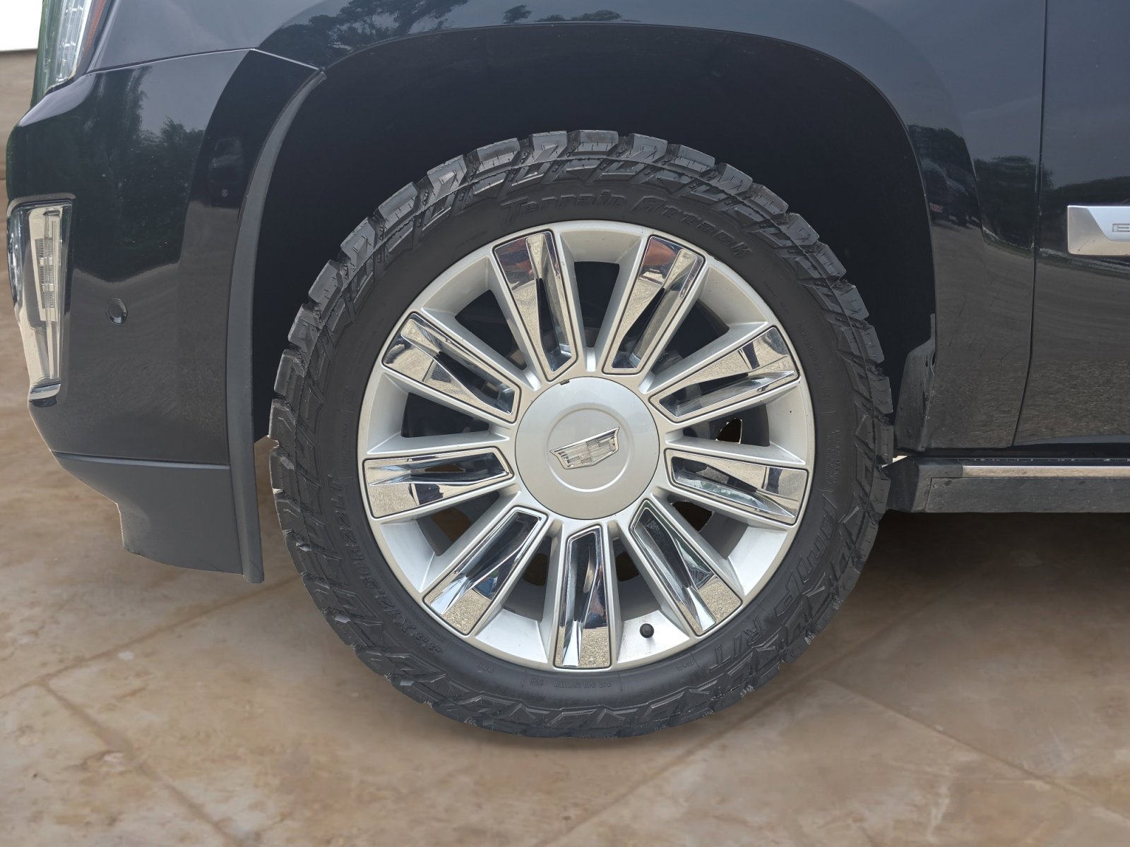 Used 2018 Cadillac Escalade ESV Platinum RWD image 31