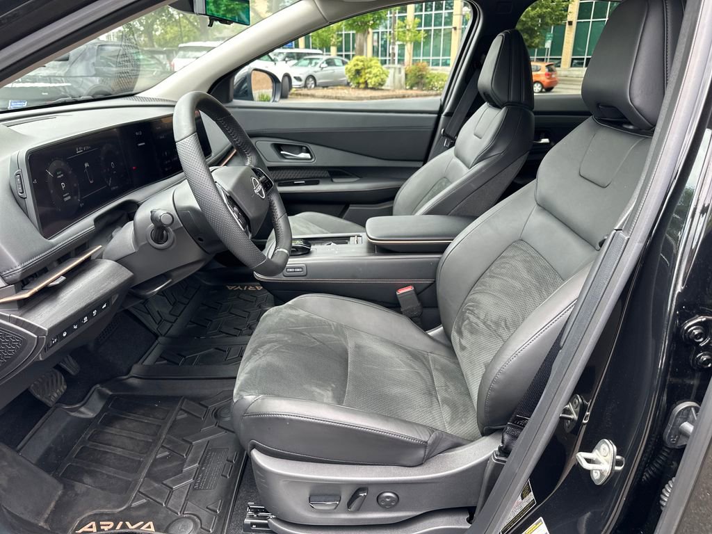 Used 2025 Nissan Ariya AWD image 12