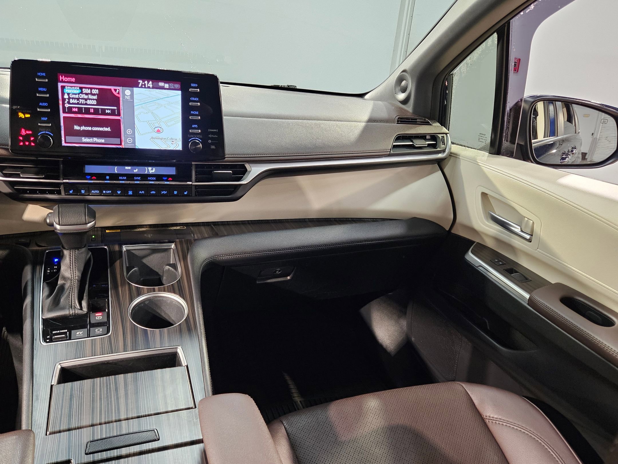 Used 2023 Toyota Sienna Platinum image 11