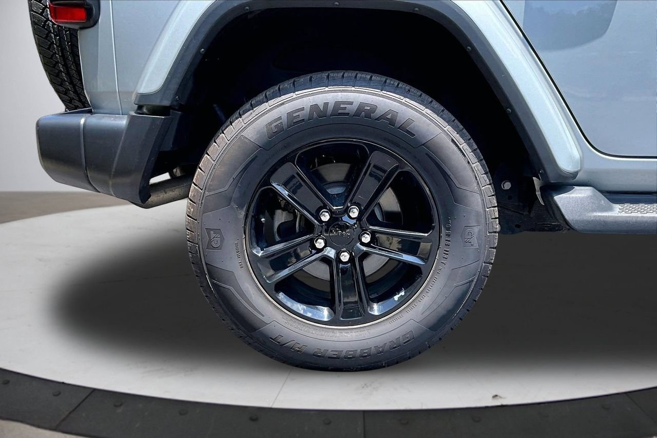 Used 2023 Jeep Wrangler Unlimited Sahara AWD/4WD image 35