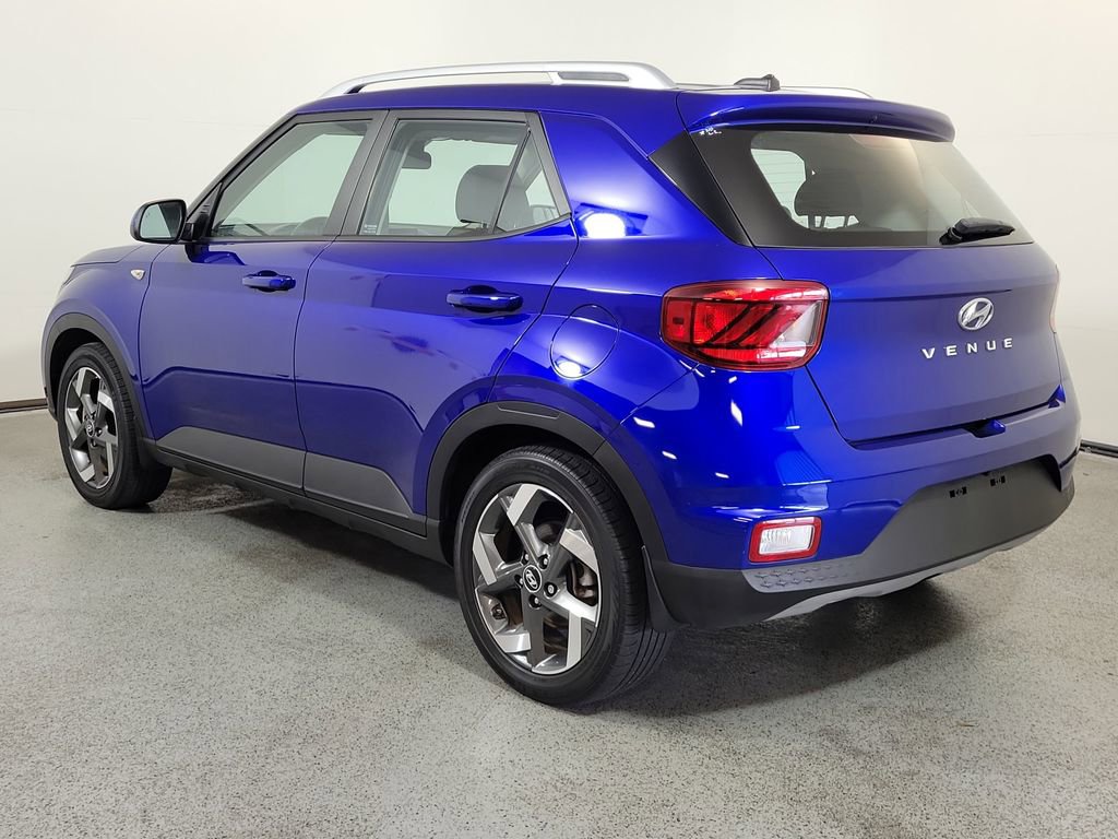 Used 2023 Hyundai Venue SEL FWD image 5