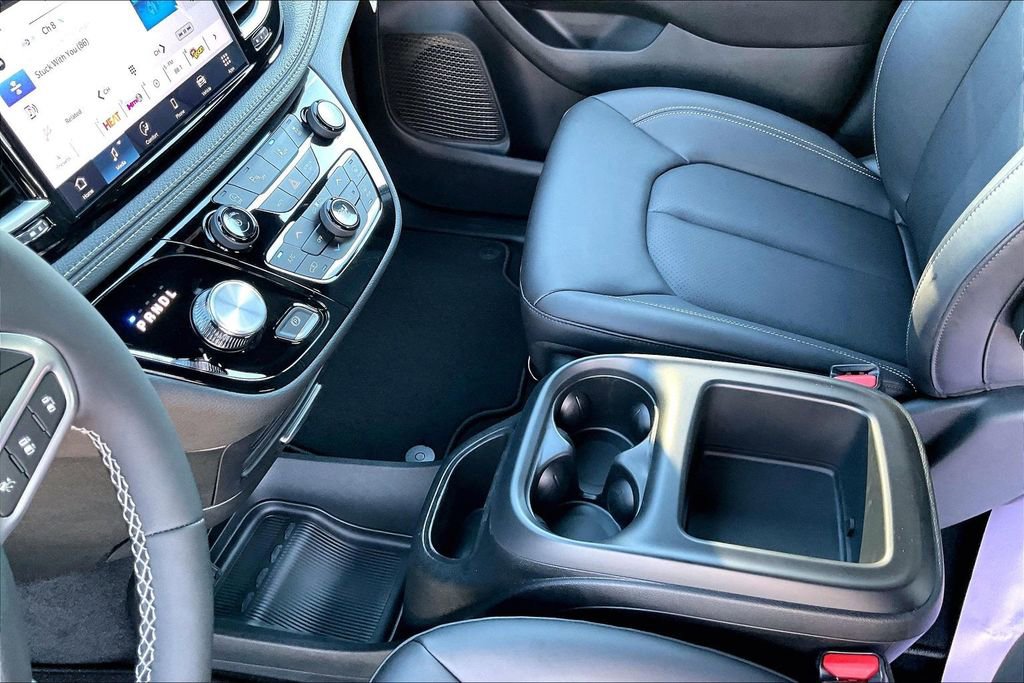 New 2026 Chrysler Pacifica Select FWD image 8