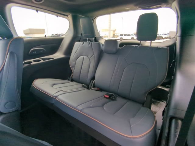 New 2027 Chrysler Pacifica Pinnacle w/ Theater Group AWD/4WD image 16
