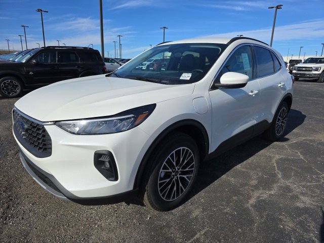 New 2026 Ford Escape SE w/ Class II Trailer Tow Package image 1