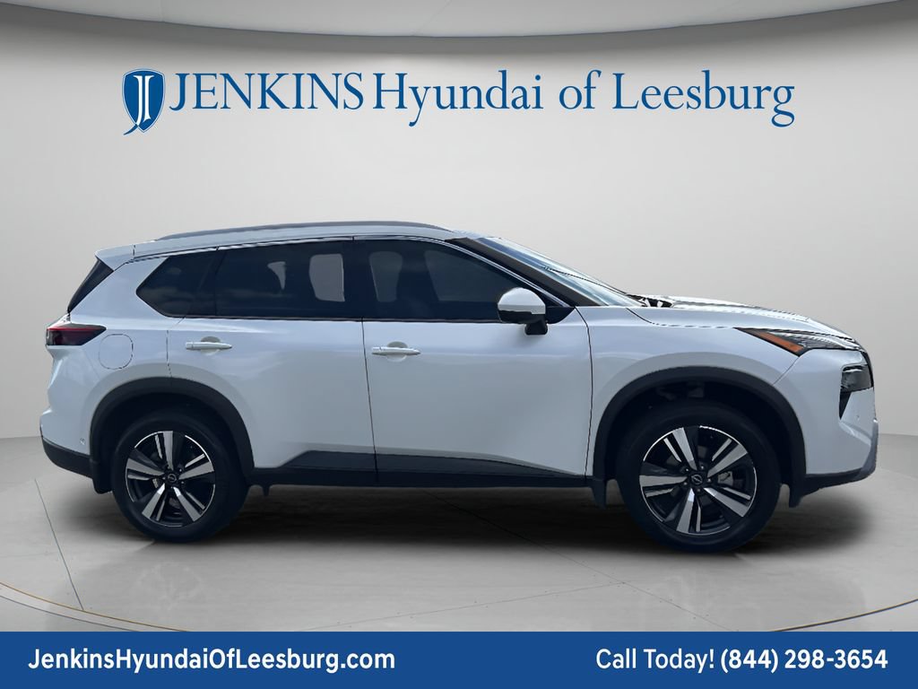 Used 2024 Nissan Rogue SL FWD image 3