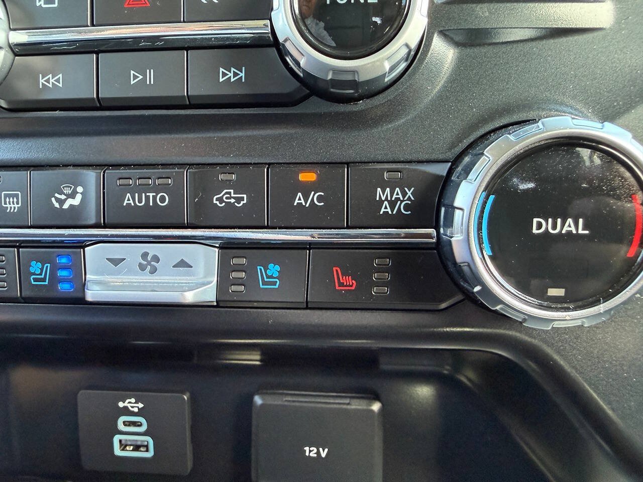 Used 2025 Ford F350 Lariat w/ FX4 Off-Road Package AWD/4WD image 52