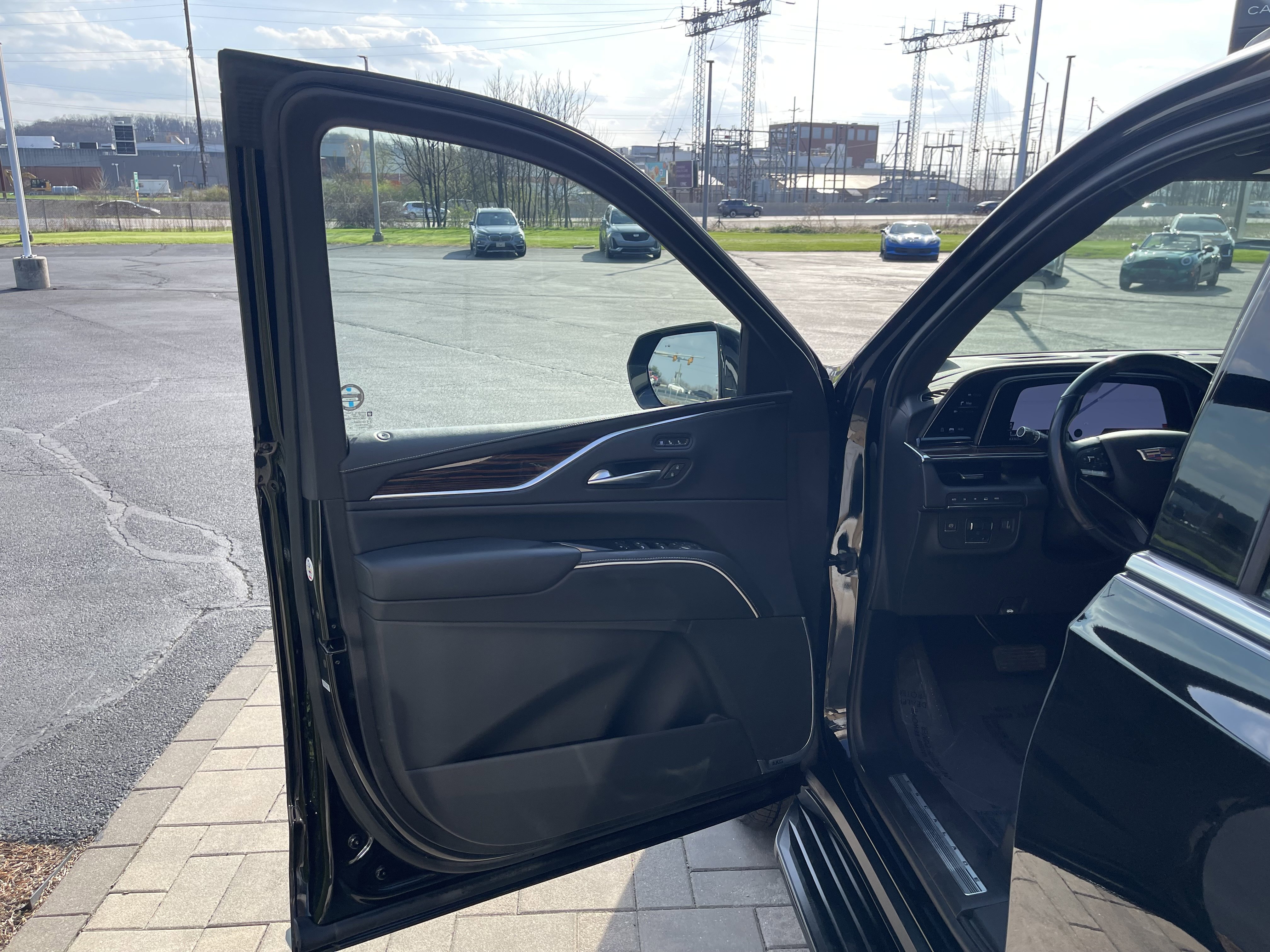 Used 2023 Cadillac Escalade Premium Luxury AWD/4WD image 16