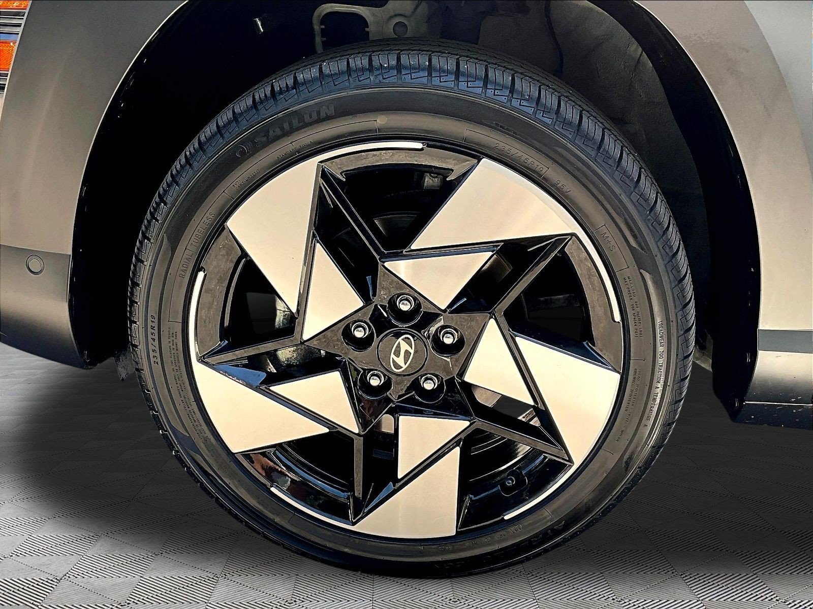 Used 2024 Hyundai Kona Limited AWD/4WD image 34
