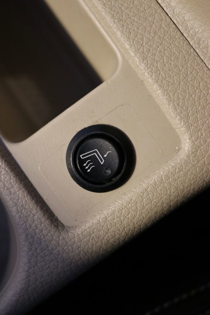 Used 2014 Nissan Rogue SV image 48