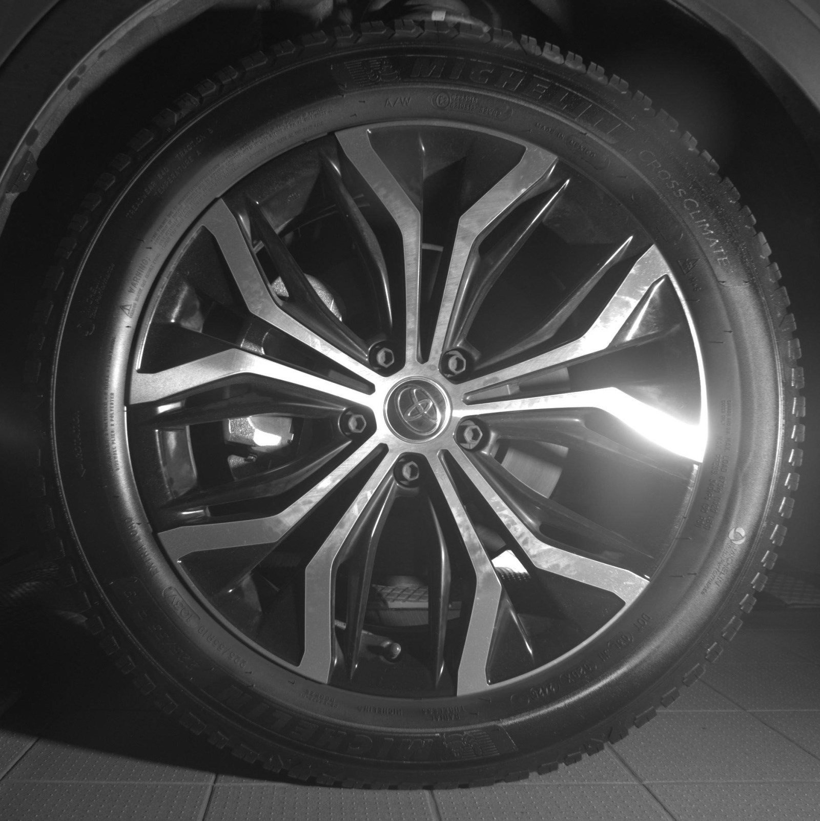 Certified 2025 Toyota Crown AWD/4WD image 9