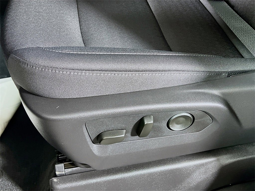 Used 2025 GMC Sierra 1500 Elevation image 17