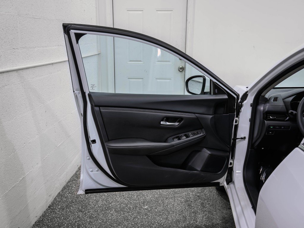 Used 2025 Nissan Sentra SV image 11