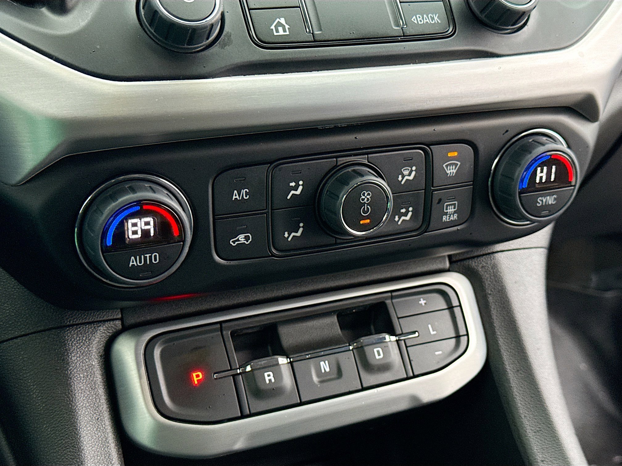 Used 2023 GMC Acadia SLE w/ Driver Convenience Package image 11