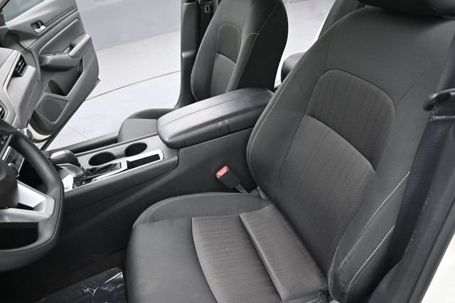 Used 2025 Nissan Altima 2.5 SV FWD image 12