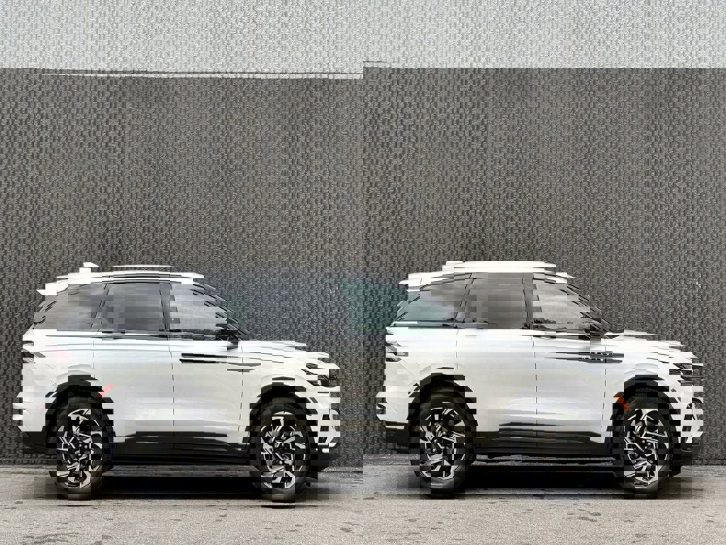 New 2025 Lincoln Nautilus Premier w/ Jet Appearance Package image 6