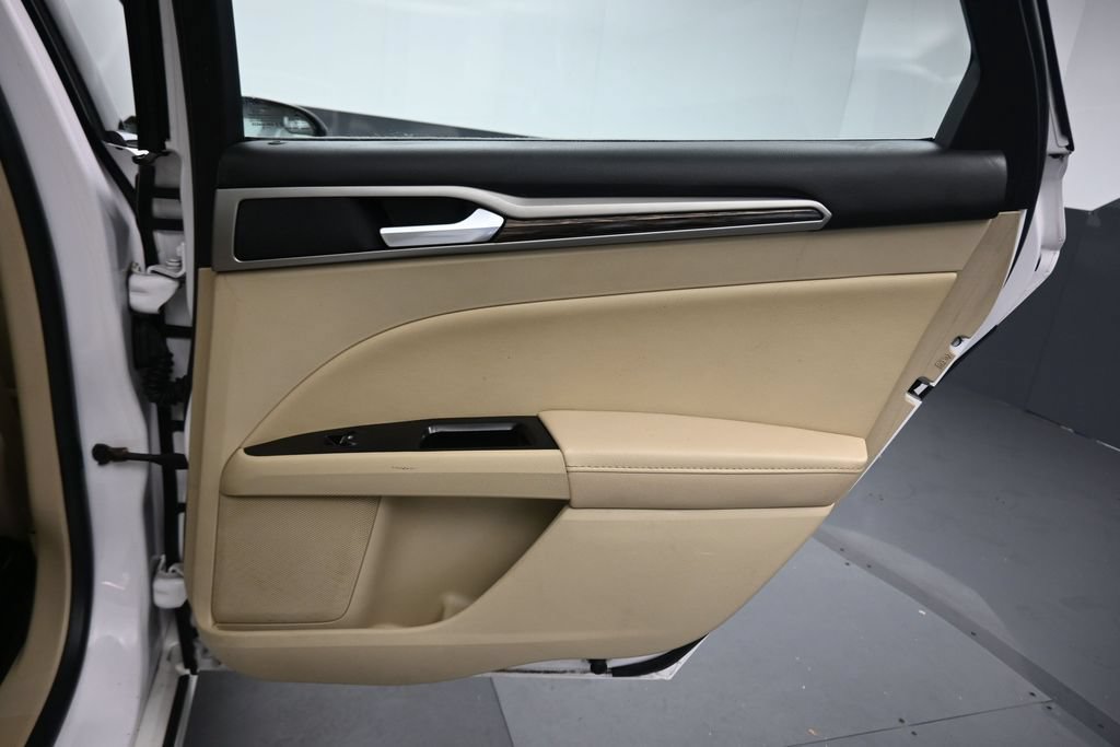 Used 2015 Ford Fusion SE w/ Equipment Group 502A FWD image 31