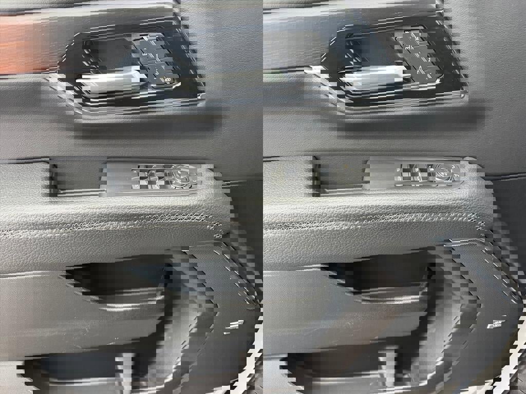 Used 2025 GMC Yukon XL Denali image 13