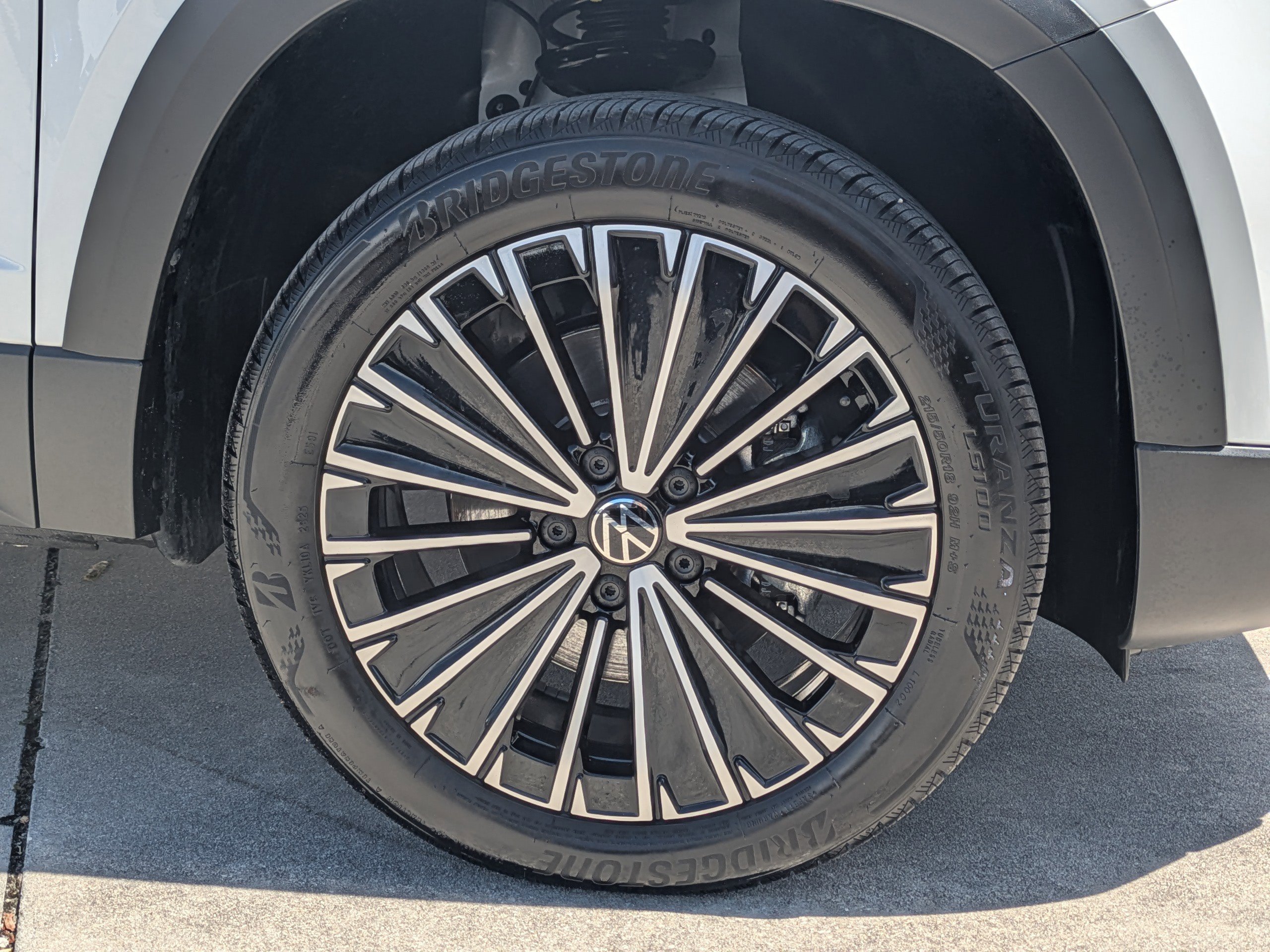 Certified 2025 Volkswagen Taos SE image 11