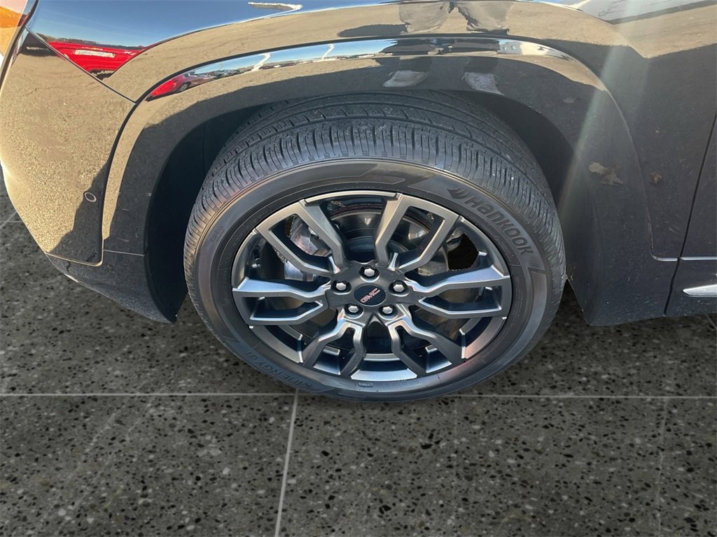 Used 2023 GMC Terrain Denali w/ Black Diamond Edition image 12