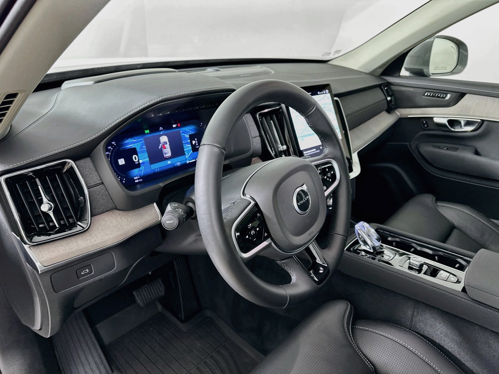 Certified 2026 Volvo XC90 B6 Ultra w/ Protection Package AWD/4WD image 30