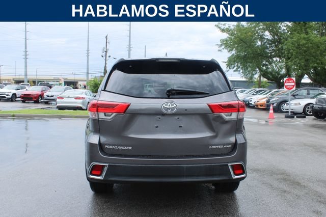 Used 2017 Toyota Highlander Limited AWD/4WD image 4